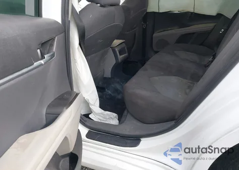 2021 Toyota Camry Le z USA, uszkodzony, nr VIN 4T1C11AK7MU594404